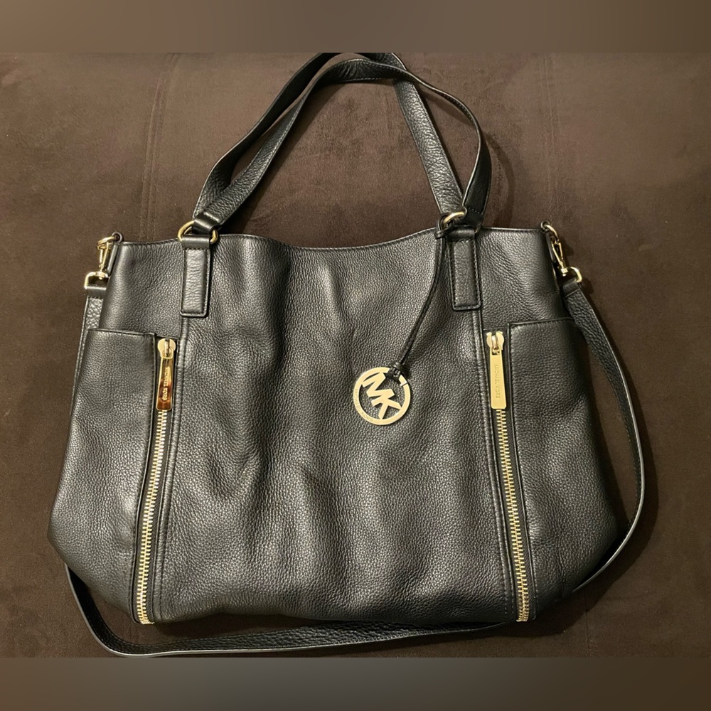 MK Leather Shoulder Tote 💖